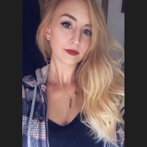 Meet your Posher, Lauren